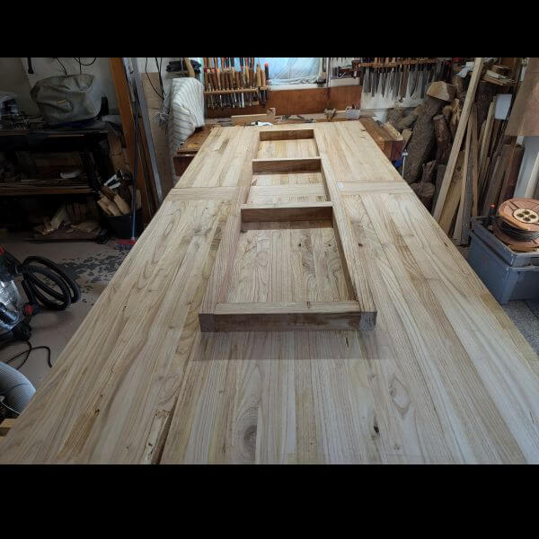 De steunconstructie zit; nu is blad (240x100) veilig om te draaien