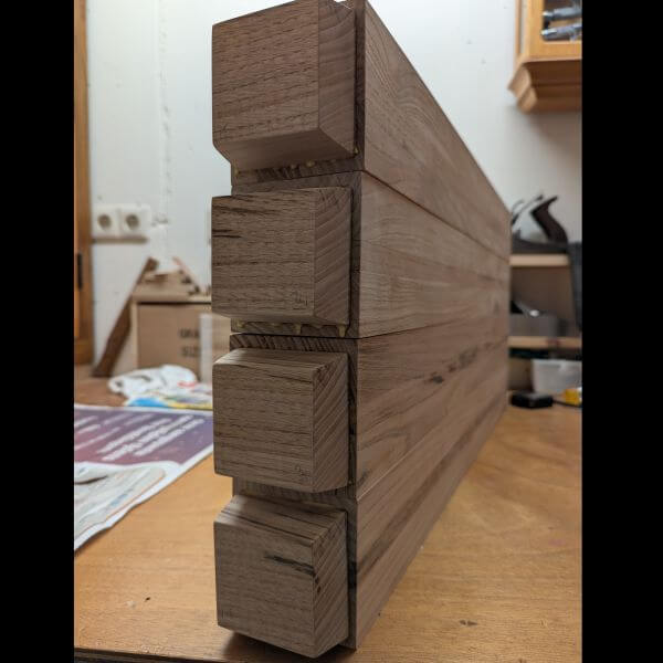 stevige voetjes onder eettafel kastanje