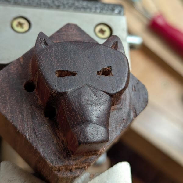 4 x 4 cm wolvenkopje in de wax