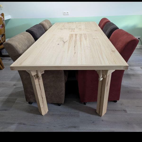 de tafel bladmaat 241 x 101 cm, staat op zijn bestemming de tafel bladmaat 241 x 101 cm, staat op zijn bestemming