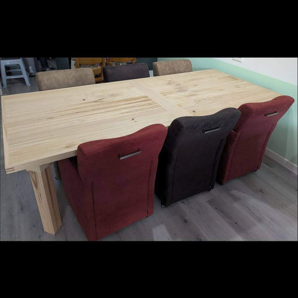 eettafel Kastanje met 6 luxe verrijdbare feauteuils