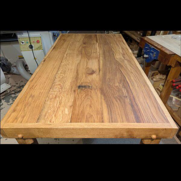 blad whiskytafel in skylt lak