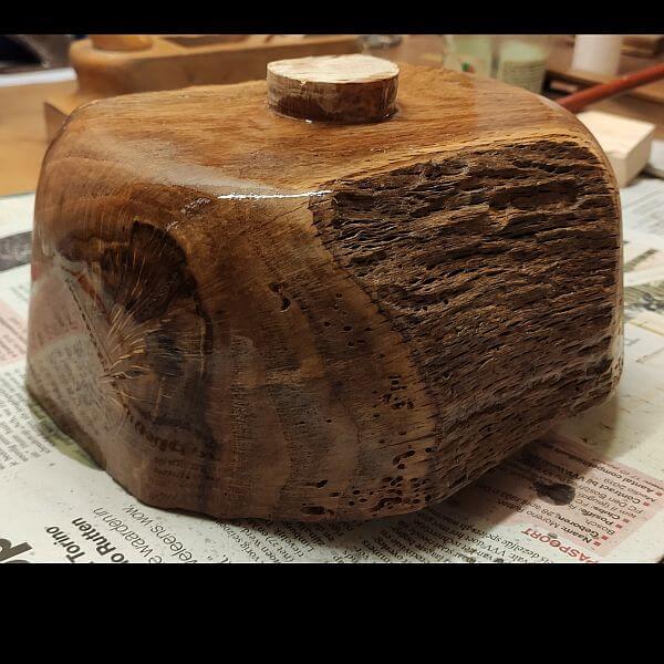 een dik oliebad eiken schaal in oliebad