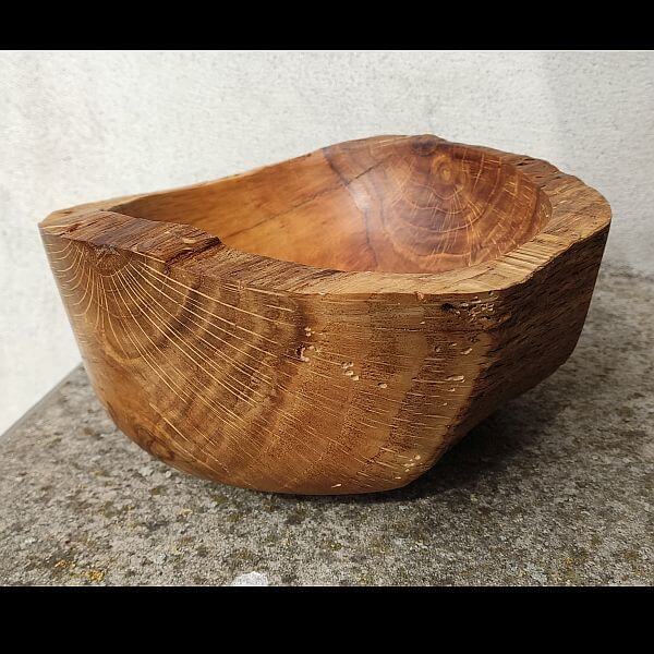 eiken schaal heeft stoere vorm eiken schaal met stoere vorm