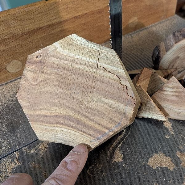 grove schijfvorm met bandzaag gemaakt