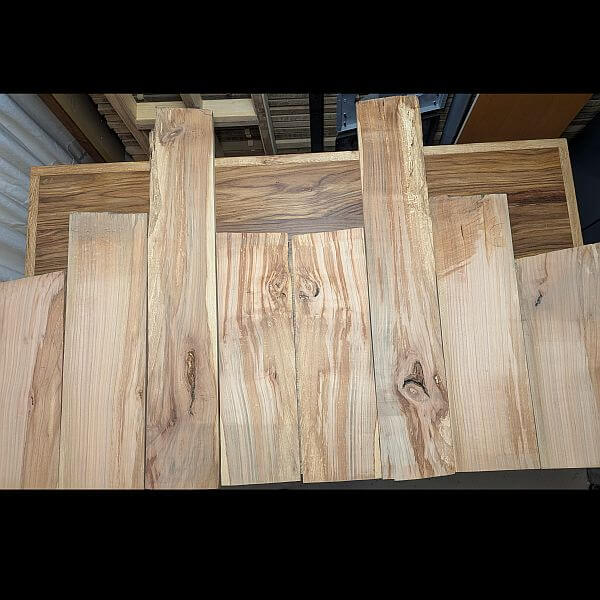 stukken Kersen en Robinia voor frame whiskykast