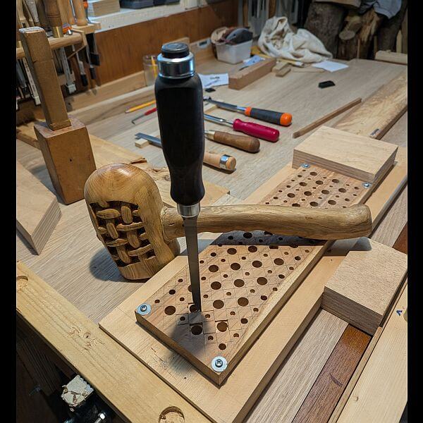 mijn houten slaghamer werk fijn met de schietbeitel