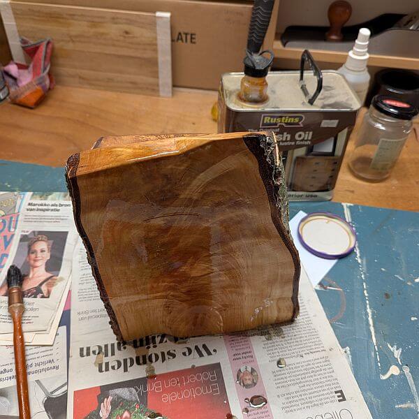 afgewerkt met 2 lagen danish oil