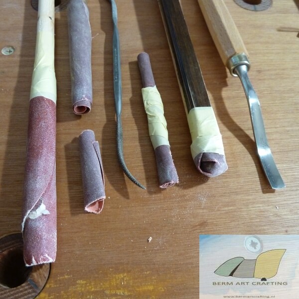 Het edele handgereedschap: sandpaper on a stick